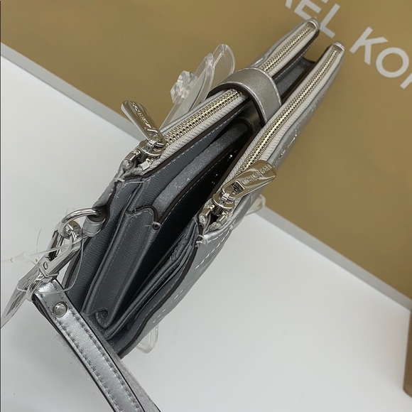 MICHAEL KORS PEYTON LG DOUBLE ZIP WRISTLET SILVER - Picture 5 of 16